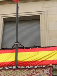 Detalle de balconera de bandera de España