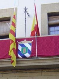 Balconera bordada con escudo de Biota