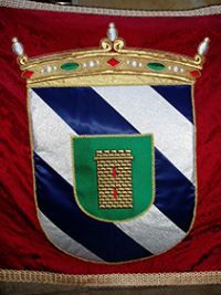 Detalle de balconera bordada con escudo de Biota
