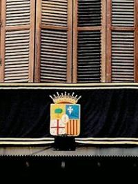 Balconera bordada con escudo de Diputación Provincial de Zaragoza