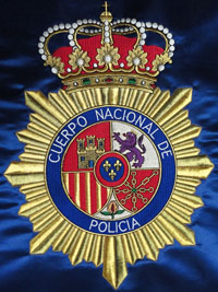 Detalle del símbolo placa emblema de la Policía Nacional bordado