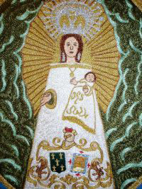 Detalle de estandarte de Cofradía Virgen de la Sagrada