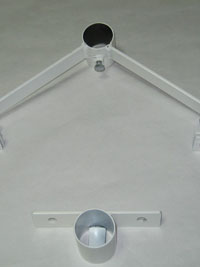 Base para barandilla de balcón pintada en blanco