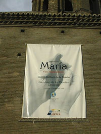 Pancarta gigante María